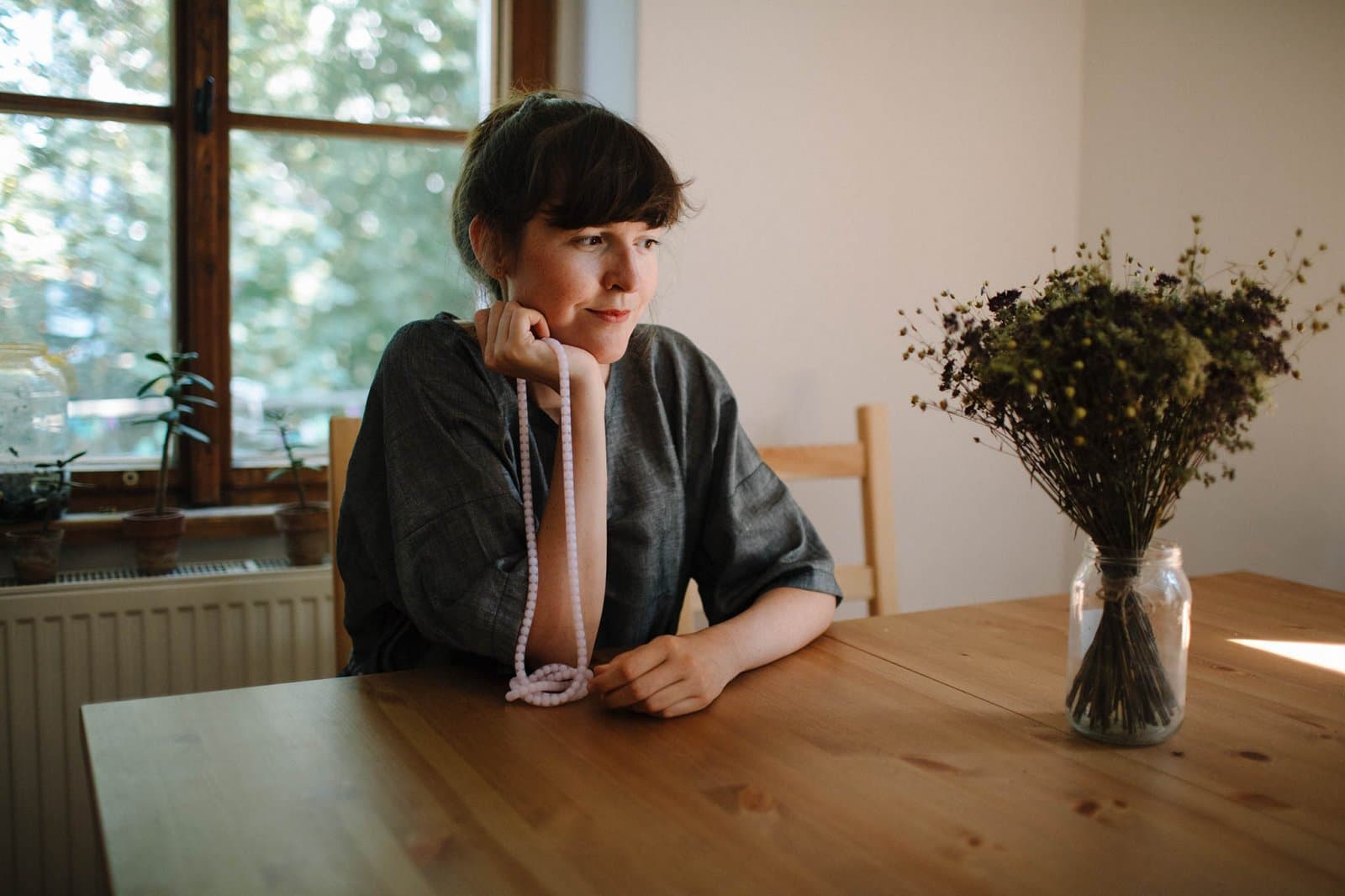 Adéla Pečlová: Architektka, která se dala na dráhu šperkařky