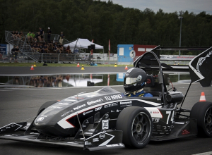 Dragon 7 zvítězil