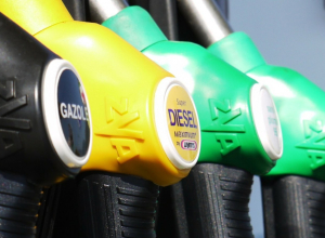Ceny pohonných hmot pokořily nové rekordy od roku 2014.