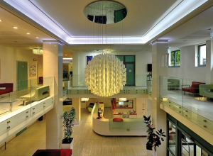Hotel St. Joseph Royal Regent – Tam, kde léčil sv. Josef