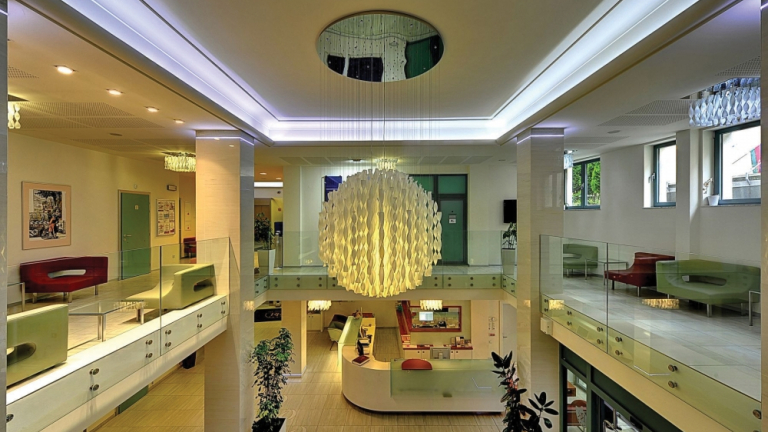 Jan Neveselý - ředitel hotelu St. Joseph Royal Regent