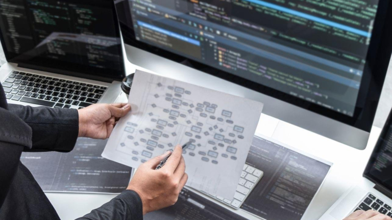 Hackathon HackFlow zve vývojářské hvězdy do Prahy, pomůžou s daty České spořitelny