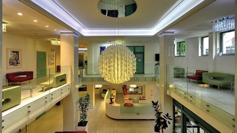Hotel St. Joseph Royal Regent – Tam, kde léčil sv. Josef